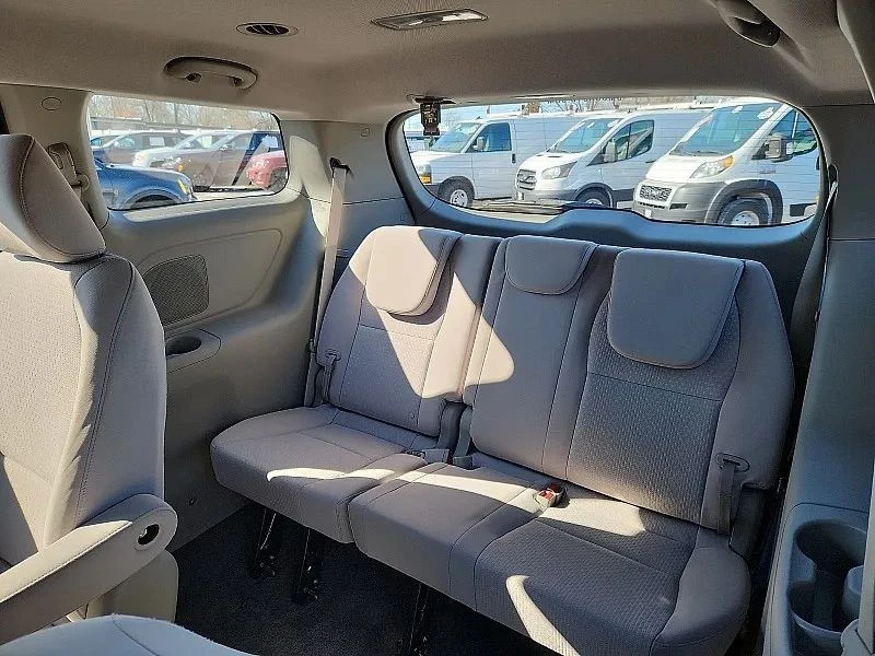 2018 Kia Carnival - Image 12 of 12