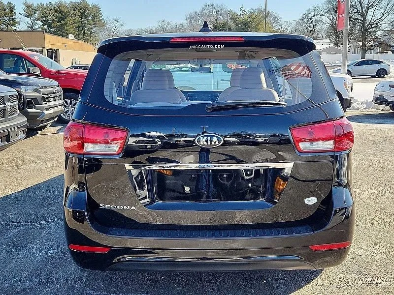 2018 Kia Carnival - Image 6 of 12