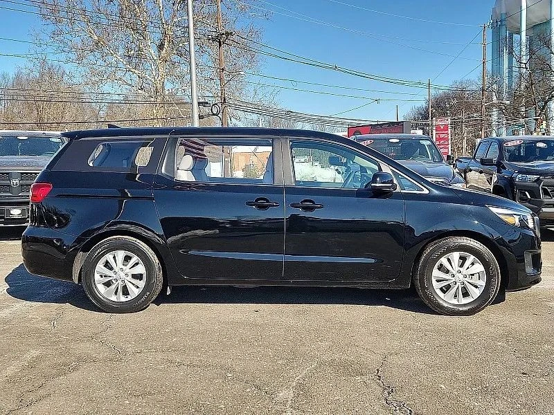 2018 Kia Carnival - Image 8 of 12