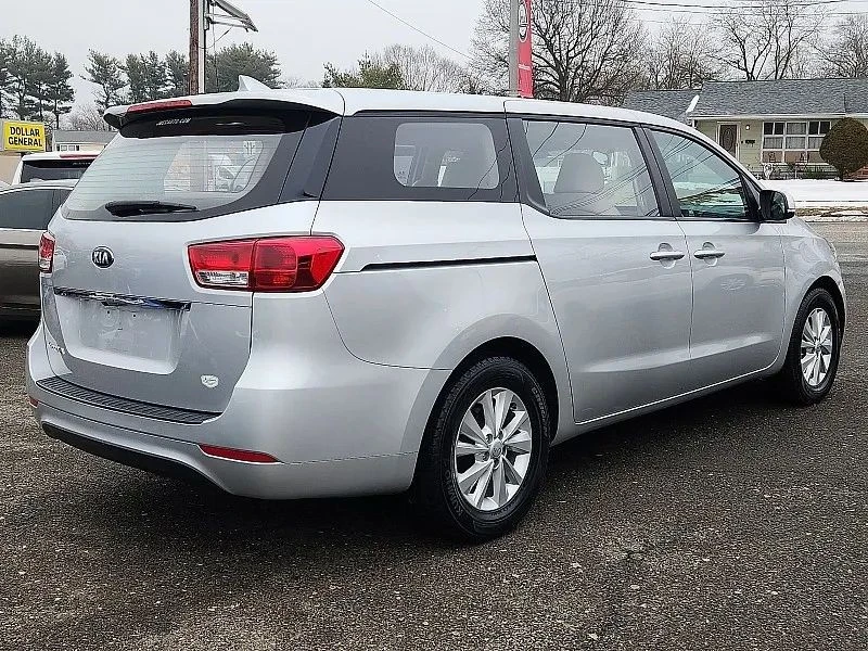 2018 Kia Carnival - Image 7 of 12
