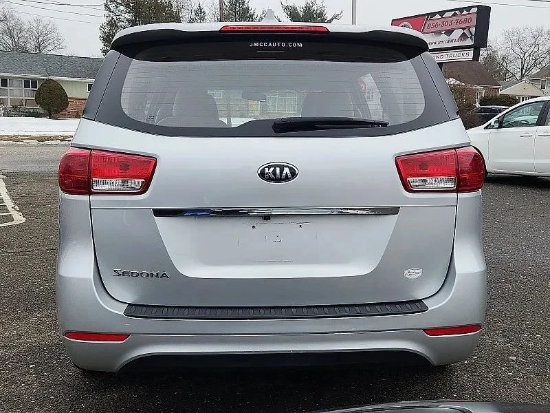 2018 Kia Carnival - Image 6 of 12