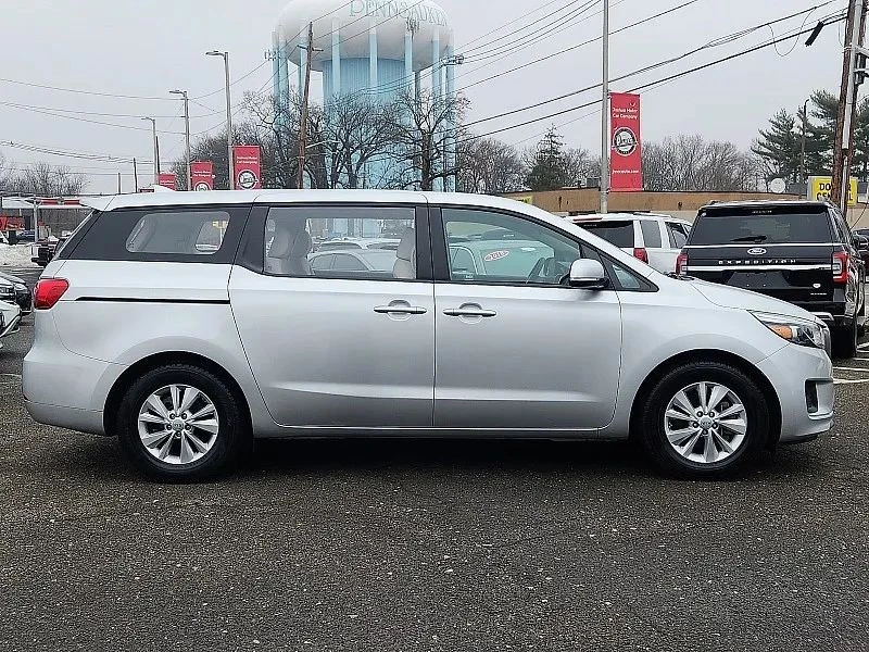 2018 Kia Carnival - Image 8 of 12