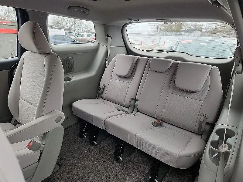 2018 Kia Carnival - Image 12 of 12