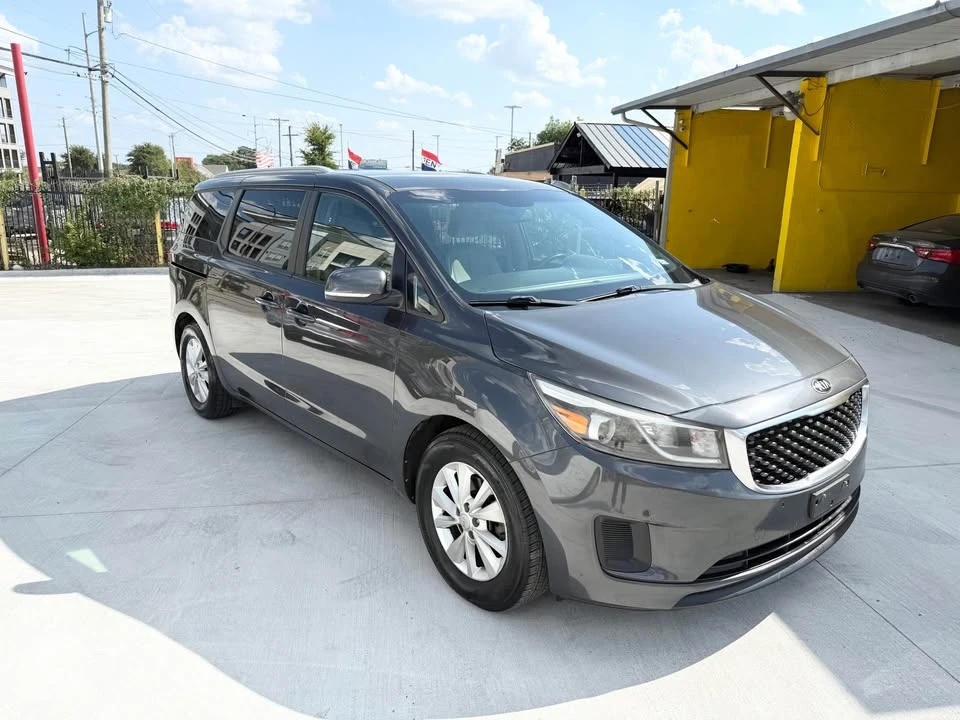 2018 Kia Carnival - Image 2 of 12