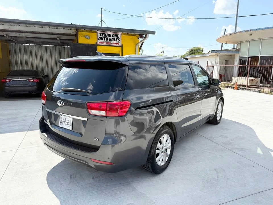 2018 Kia Carnival - Image 3 of 12