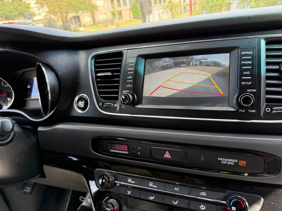 2018 Kia Carnival - Image 12 of 12