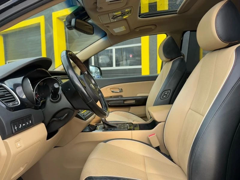 2018 Kia Carnival - Image 8 of 12