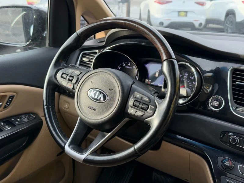 2018 Kia Carnival - Image 11 of 12
