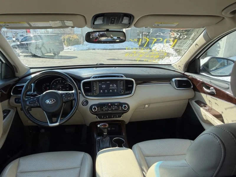 2018 Kia Sorento - Image 11 of 12