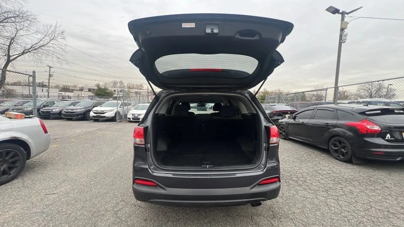 2018 Kia Sorento - Image 9 of 12