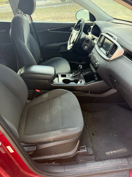 2018 Kia Sorento - Image 9 of 15