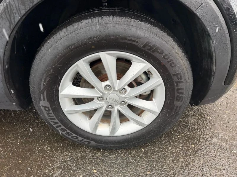 2018 Kia Sorento - Image 9 of 12