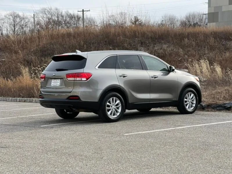 2018 Kia Sorento - Image 9 of 12