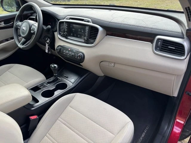 2018 Kia Sorento - Image 11 of 21