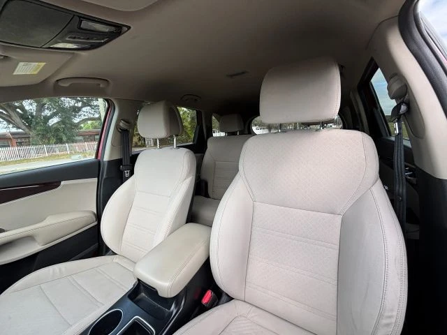 2018 Kia Sorento - Image 8 of 21