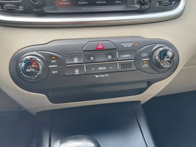 2018 Kia Sorento - Image 18 of 21