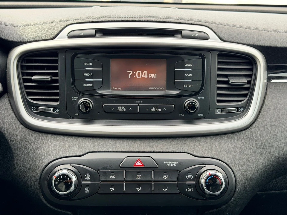 2018 Kia Sorento - Image 15 of 17
