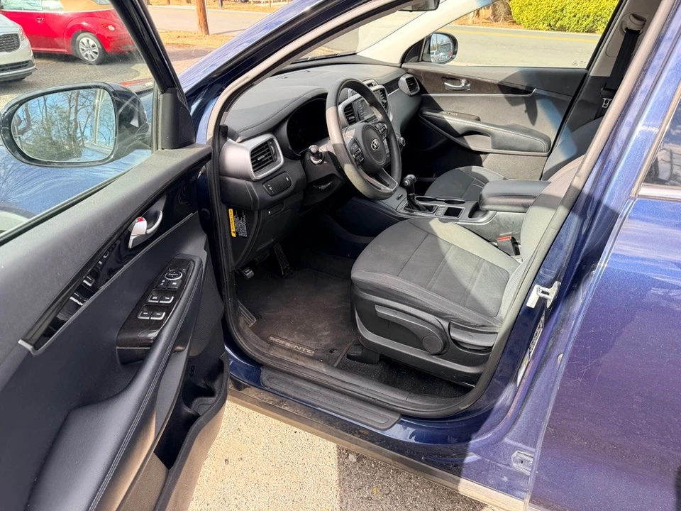 2018 Kia Sorento - Image 11 of 17