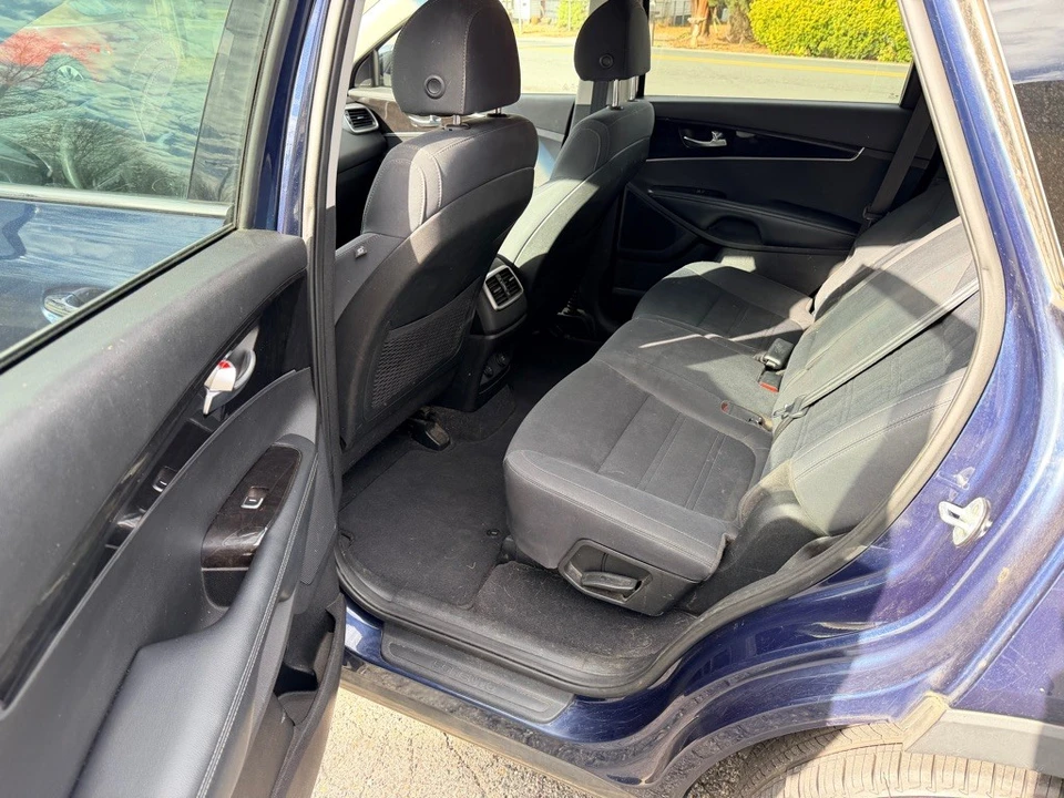 2018 Kia Sorento - Image 12 of 17