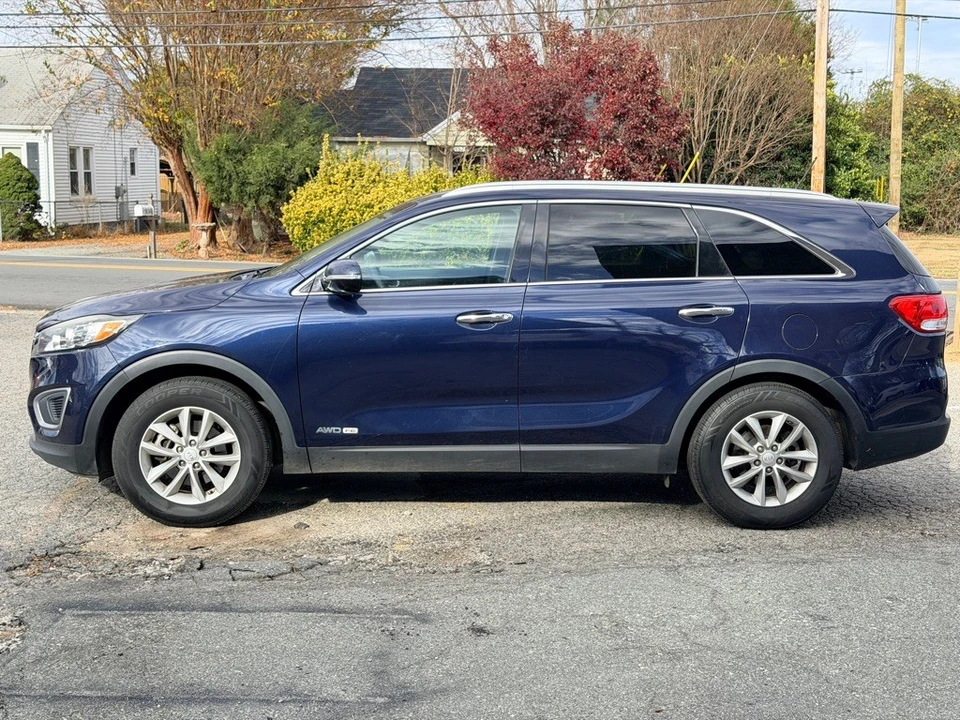 2018 Kia Sorento - Image 10 of 17