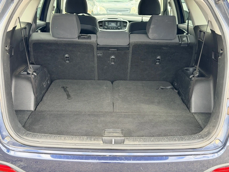 2018 Kia Sorento - Image 8 of 17