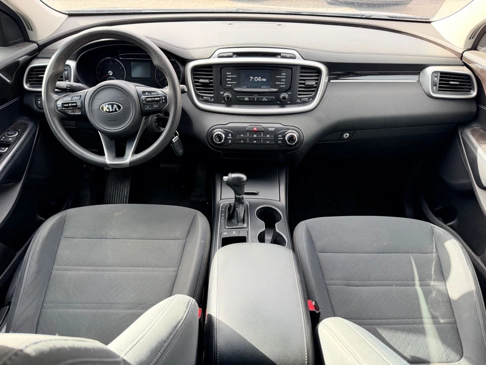 2018 Kia Sorento - Image 14 of 17