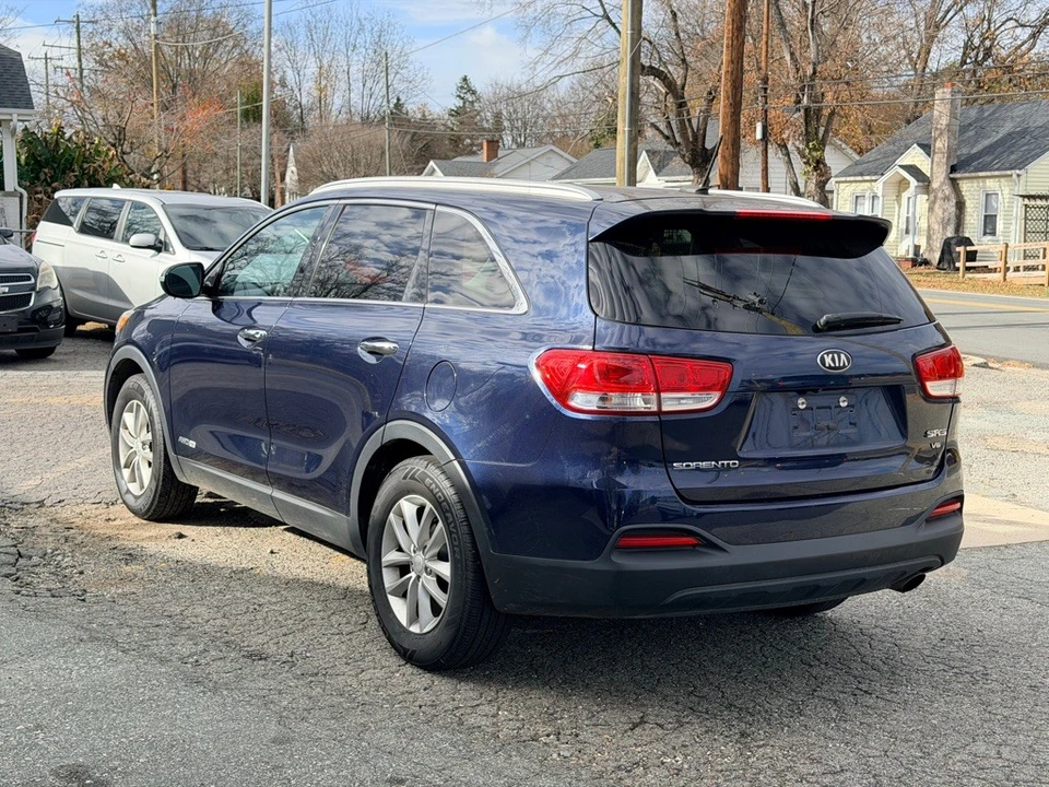 2018 Kia Sorento - Image 9 of 17