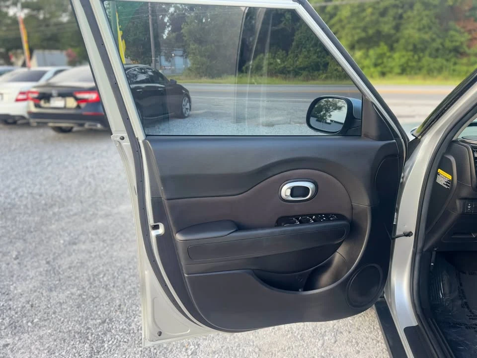 2018 Kia Soul - Image 7 of 16