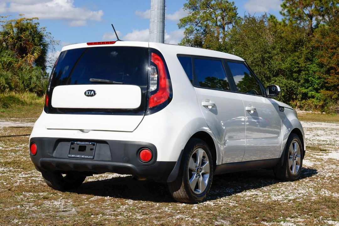 2018 Kia Soul - Image 11 of 12