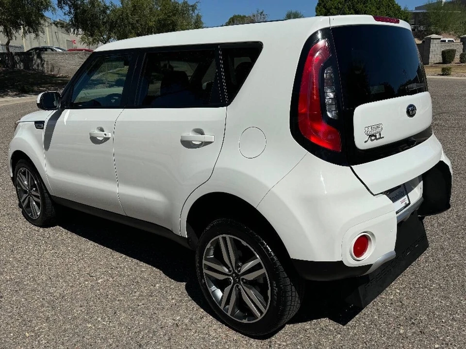 2018 Kia Soul - Image 13 of 15