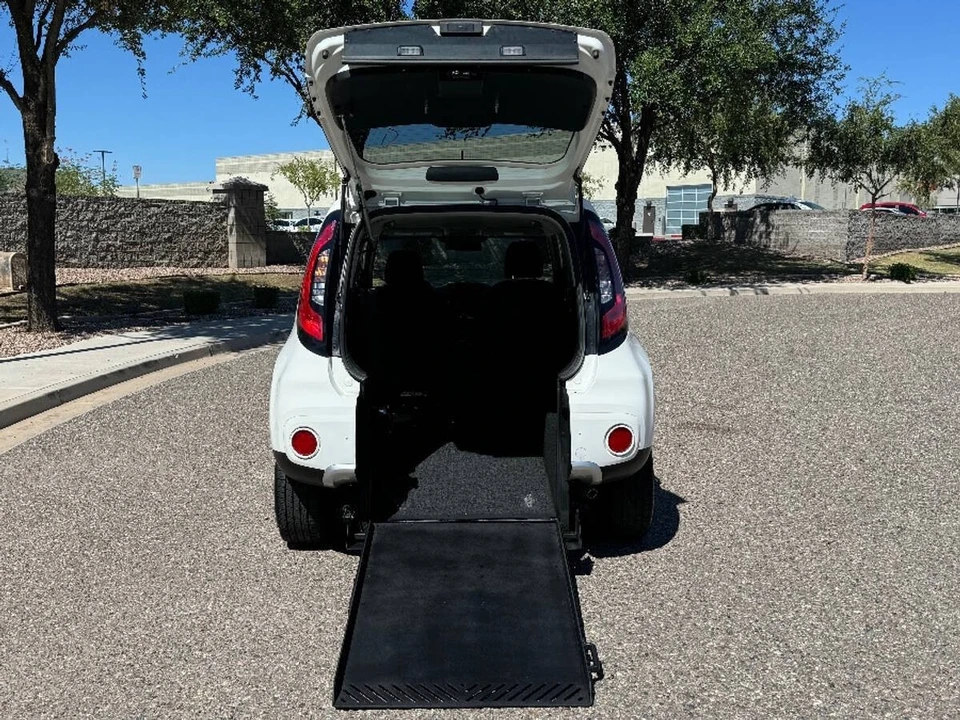 2018 Kia Soul - Image 2 of 15