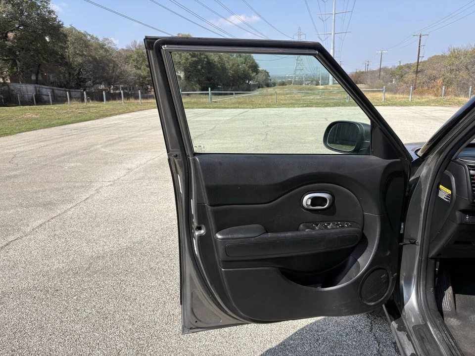 2018 Kia Soul - Image 11 of 21