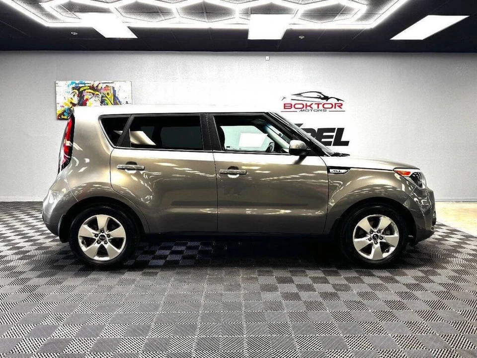 2018 Kia Soul - Image 17 of 21
