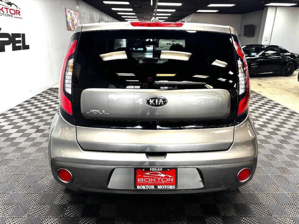 2018 Kia Soul - Image 13 of 21
