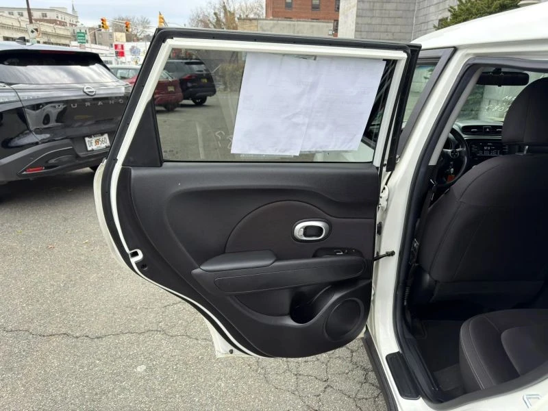 2018 Kia Soul - Image 11 of 12
