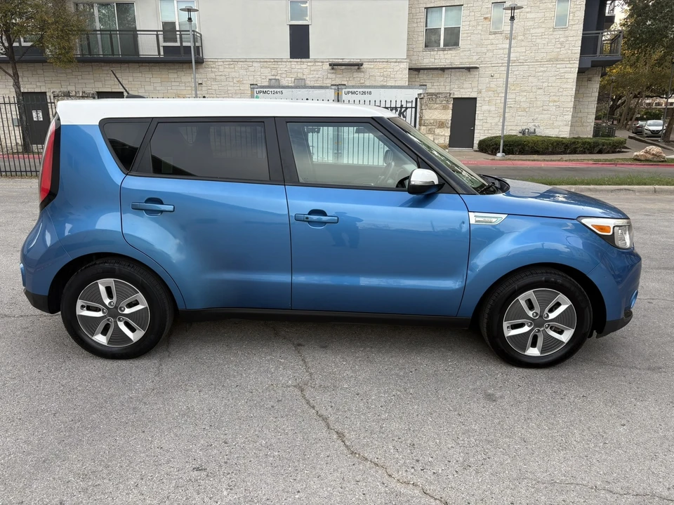 2018 Kia Soul - Image 10 of 21