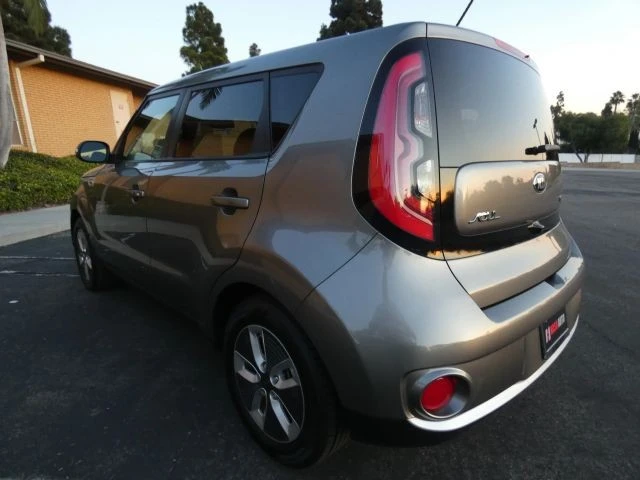 2018 Kia Soul - Image 9 of 21