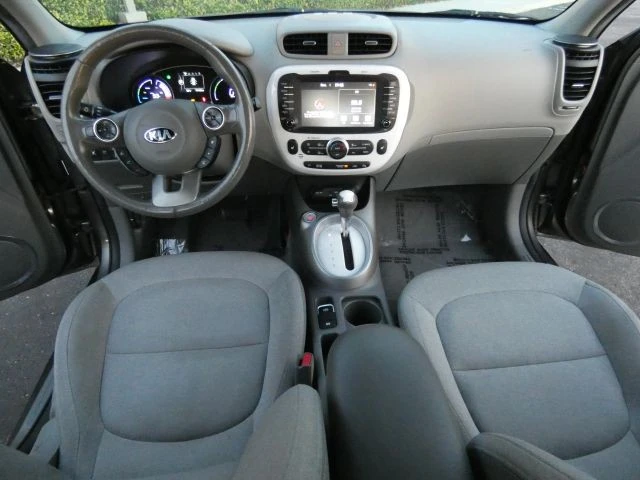 2018 Kia Soul - Image 17 of 21