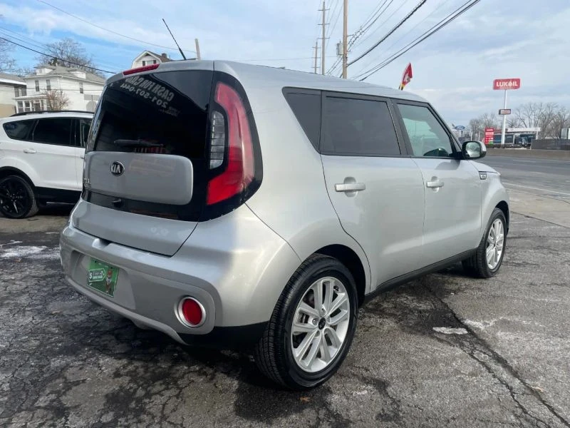 2018 Kia Soul - Image 8 of 12