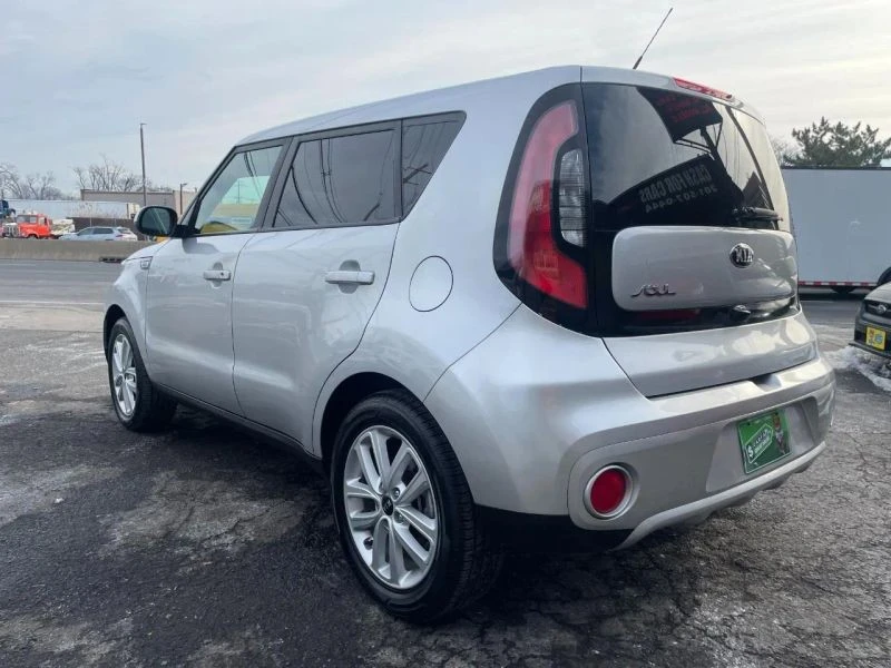2018 Kia Soul - Image 5 of 12