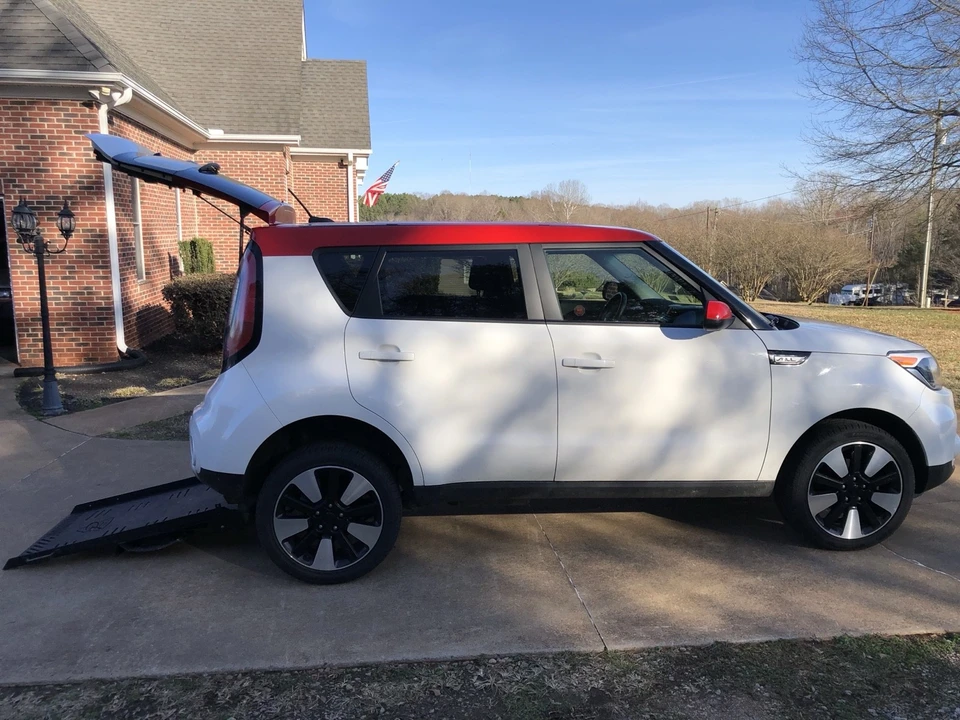 2018 Kia Soul - Image 2 of 10