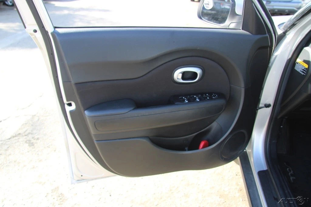 2018 Kia Soul - Image 11 of 21