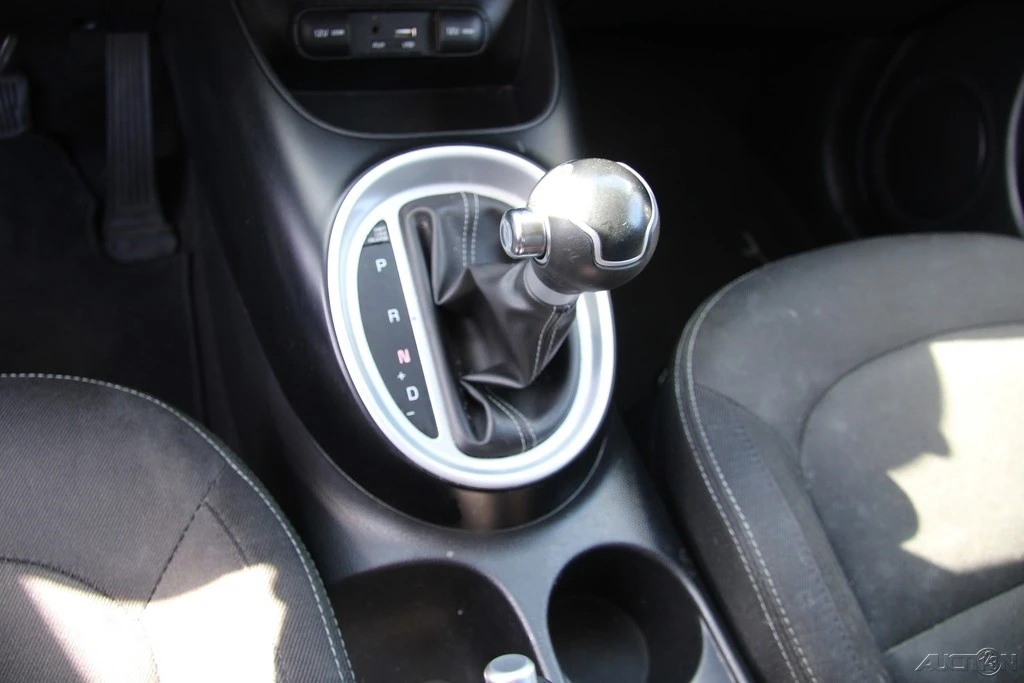 2018 Kia Soul - Image 17 of 21