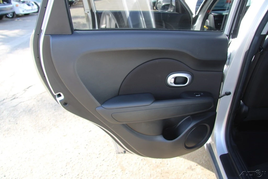 2018 Kia Soul - Image 18 of 21