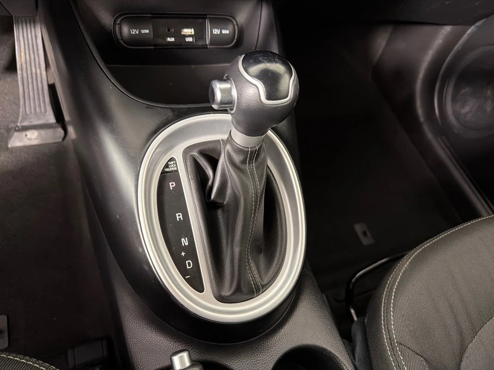 2018 Kia Soul - Image 16 of 21