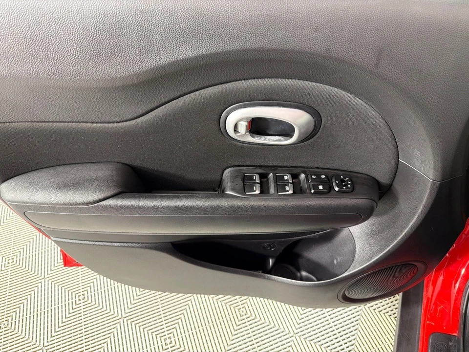 2018 Kia Soul - Image 9 of 21
