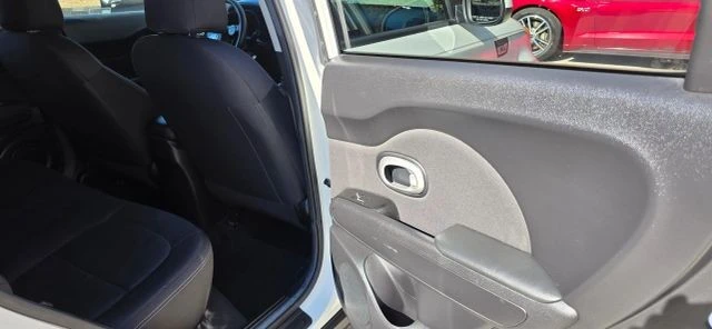 2018 Kia Soul - Image 17 of 21