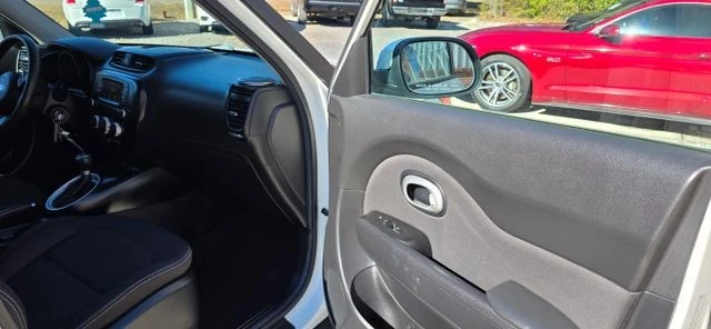 2018 Kia Soul - Image 16 of 21