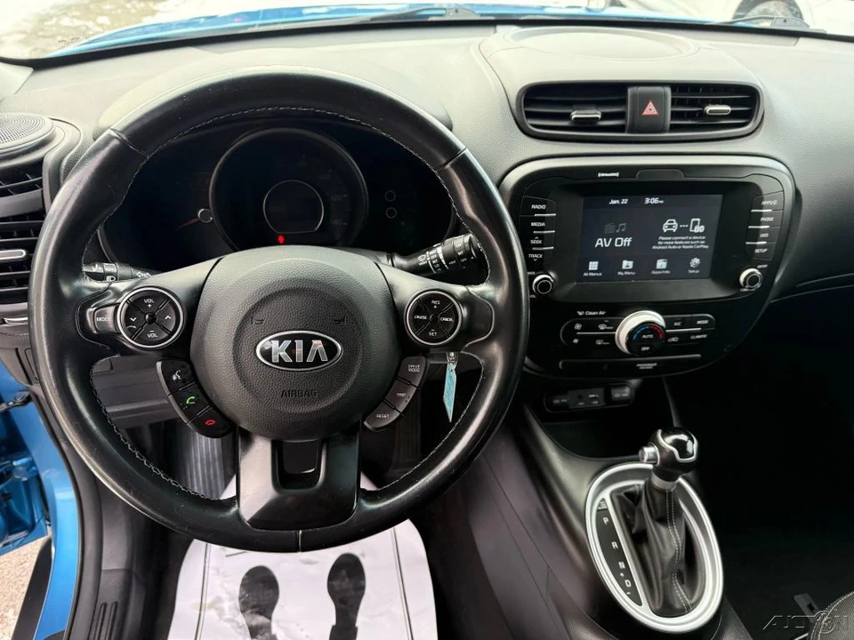 2018 Kia Soul - Image 17 of 21