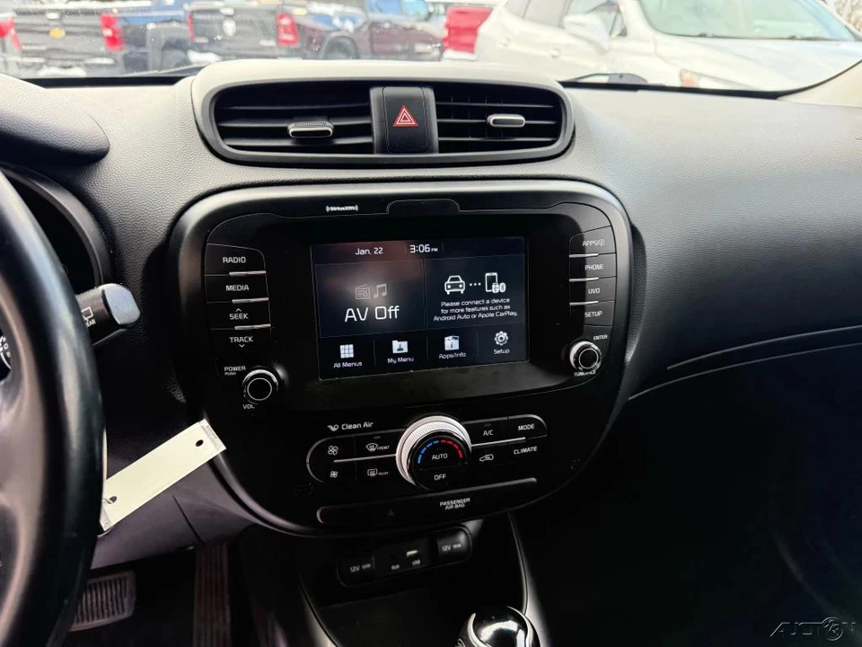 2018 Kia Soul - Image 18 of 21